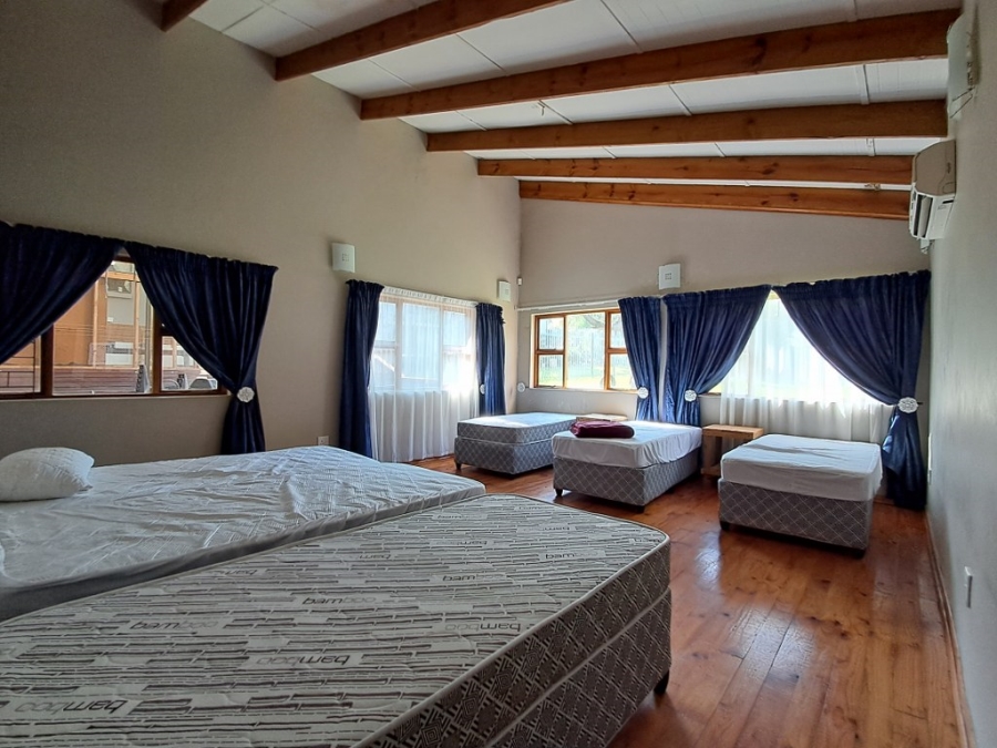 To Let 7 Bedroom Property for Rent in Humansdorp Eastern Cape